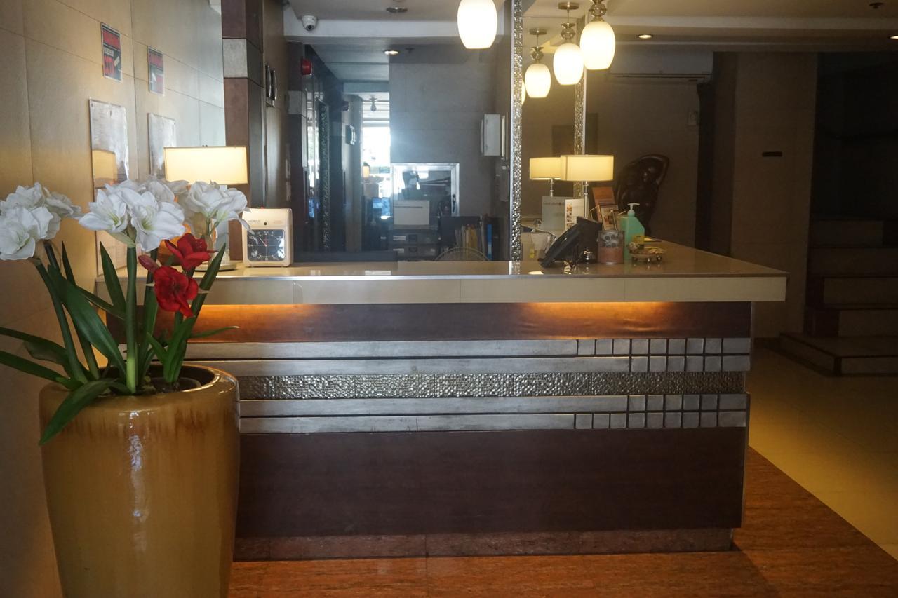 The Shila Philla Hotel Makati City ภายนอก รูปภาพ